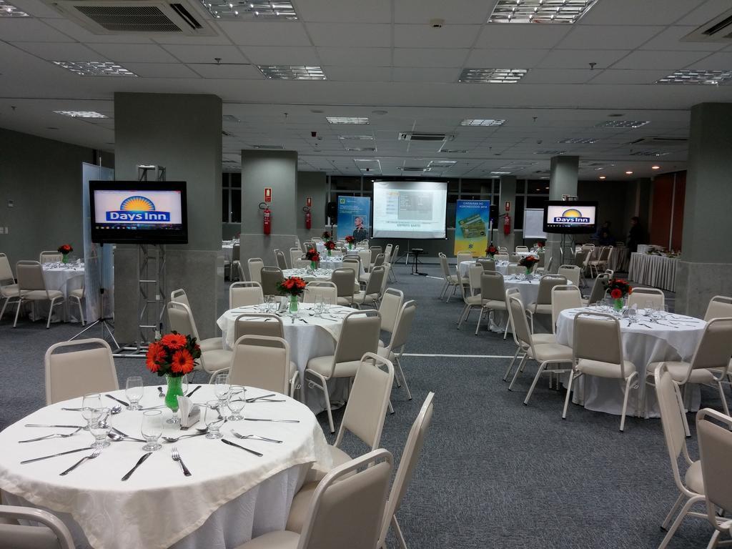 Days Inn By Wyndham Linhares Ngoại thất bức ảnh