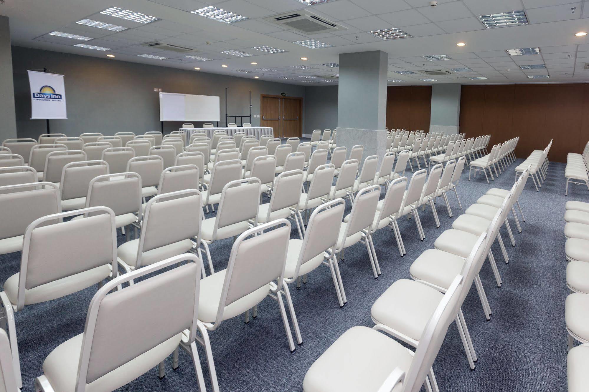 Days Inn By Wyndham Linhares Ngoại thất bức ảnh
